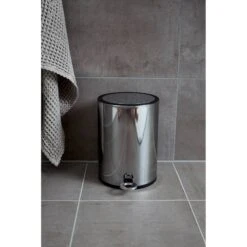 Wenko Poubelle De Salle De Bain à Pédale Monza -Komar || Wenko || Amadeus Soldes Magasin 1000151529 181228 14261900061 MOOD GALLERYIMAGES P000000001000151529 mood