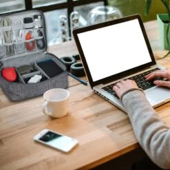 Sac Organiseur Pour Câble -Komar || Wenko || Amadeus Soldes Magasin 51e2dd3d39424f21b0a1abd980ffcbe5