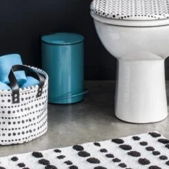 Poubelle à Pédale 17x17x25cm 7 Poubelle à Pédale 17x17x25cm -Komar || Wenko || Amadeus Soldes Magasin a2ea33015eeb47a39e9ce8043c78426a