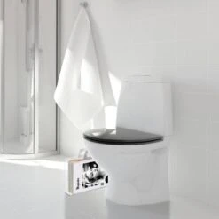 Porte-journaux Transparent En Acrylique -Komar || Wenko || Amadeus Soldes Magasin e9035bb29c14478fb6bc35f613bd104d