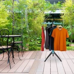 Étendoir Cintre Pliable -Komar || Wenko || Amadeus Soldes Magasin f82555402e124f7c9c7e3f7bea23e408